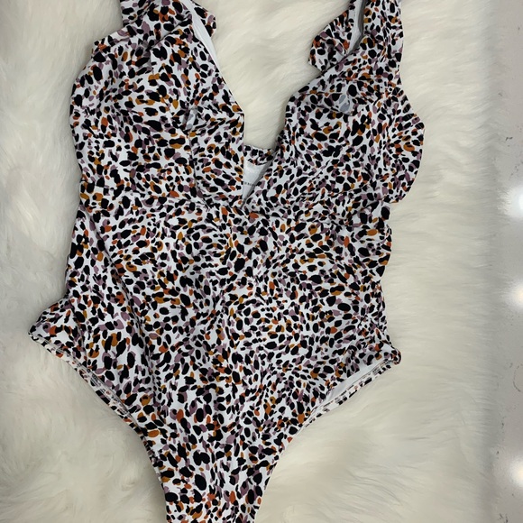 Anthropologie ruffled plunge one piece swimsuit - Picture 5 of 10